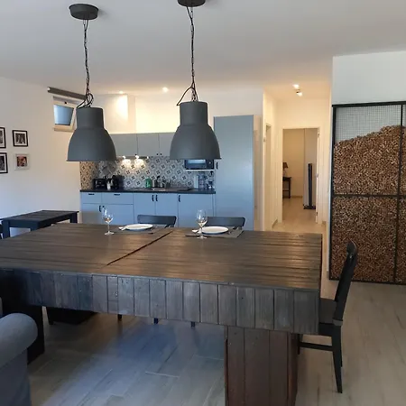 Διαμέρισμα Belch1952 *